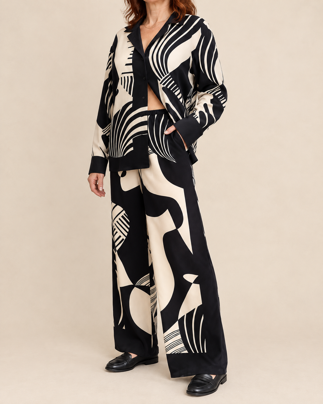 Octavie - Printed Shirt and Pants Set in black print, side view