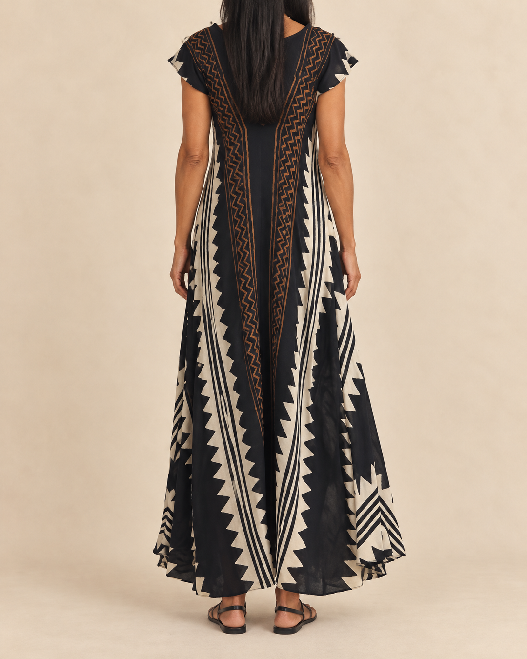 Ines - Colour Block Print Maxi Dress in black, back view