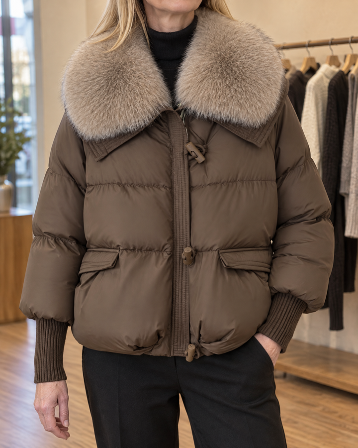 Chantal - Faux Fur Collar Puffer Jacket in brown, detail of the faux fur collar, the rib-knit edge and the toggle