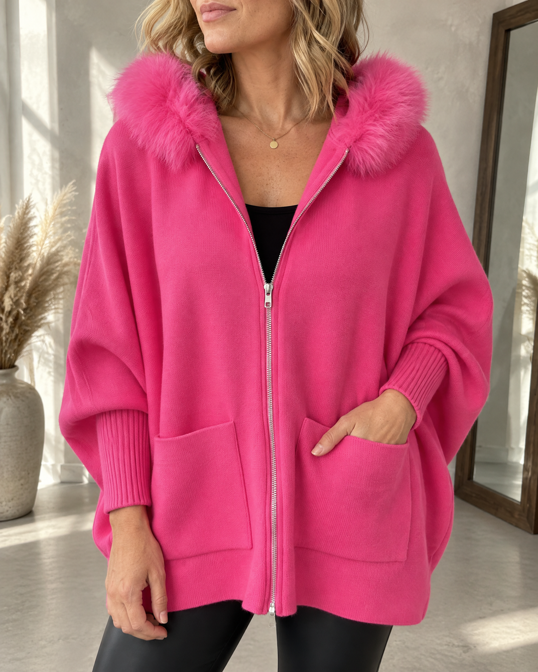 Liliane - Plush Collar Knit Cape in fuchsia, detail of the plush collar, the zip and the pocket