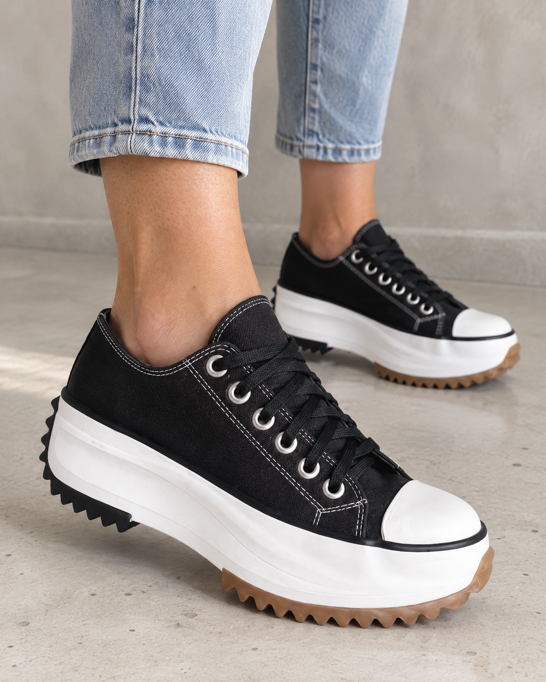 Fanny - Platform Canvas Sneakers in black, detail of the toe cap and the toothed platform
