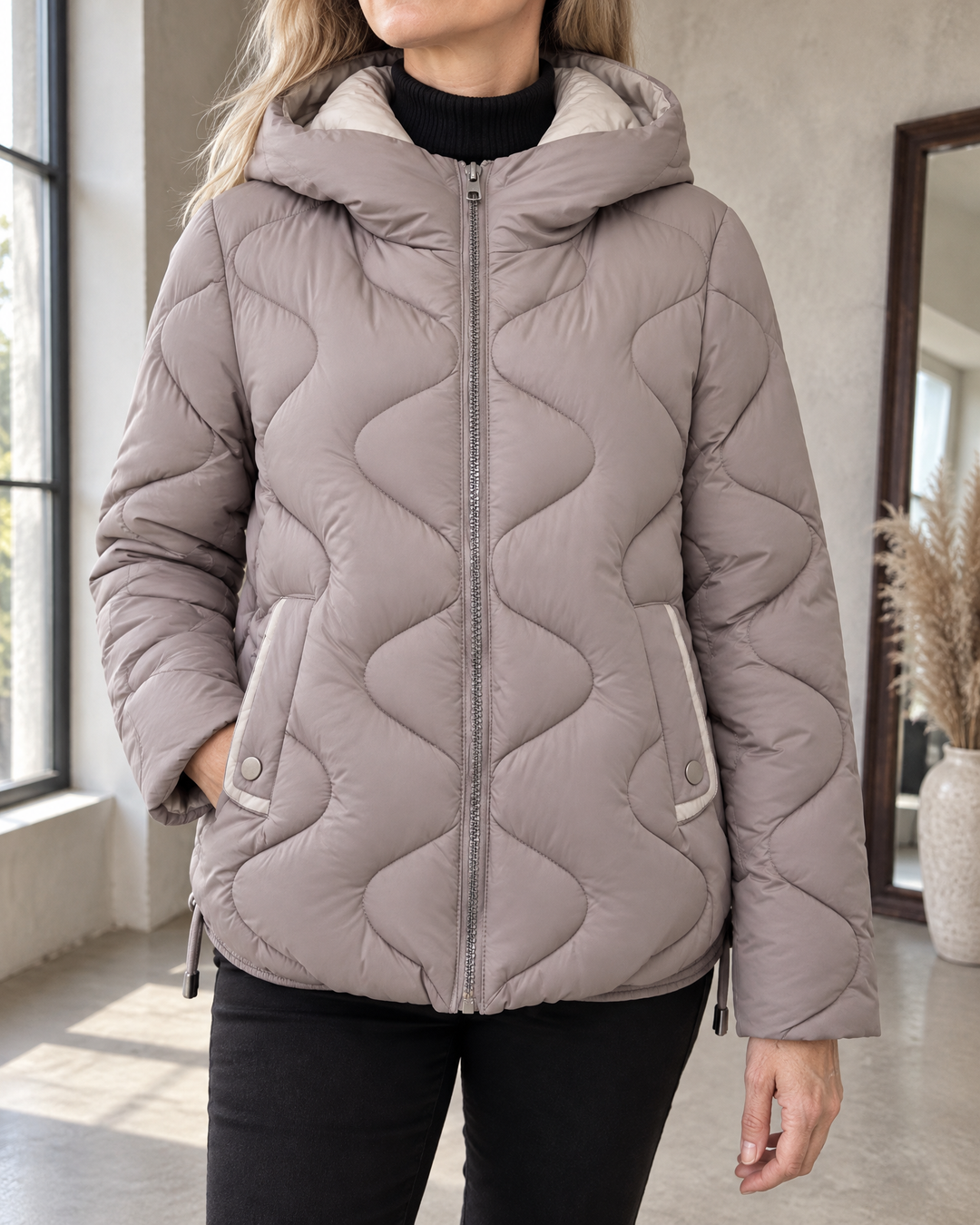 Carole - Wave Quilted Hooded Jacket in taupe grey, detail of the hood lining, the zip and the wave quilting