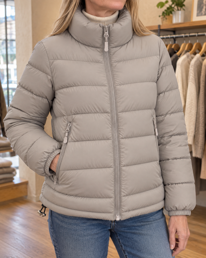 Adeline - Stand Collar Puffer Jacket in light grey, detail of the stand collar, the zip and the pocket