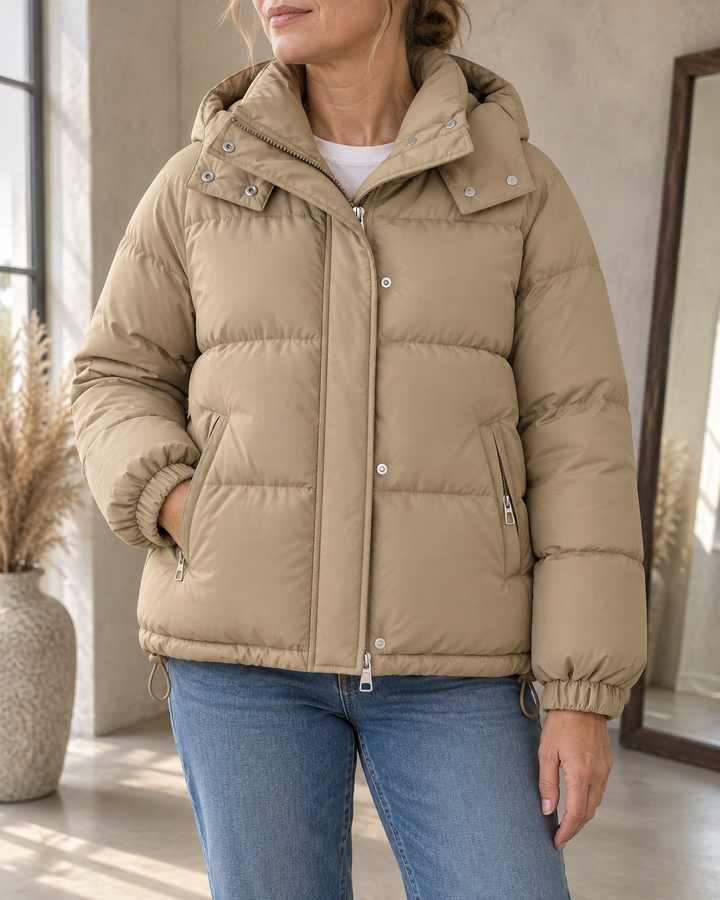 Audrey - Hooded Puffer Jacket in khaki, detail of the press-stud placket and the zip pocket