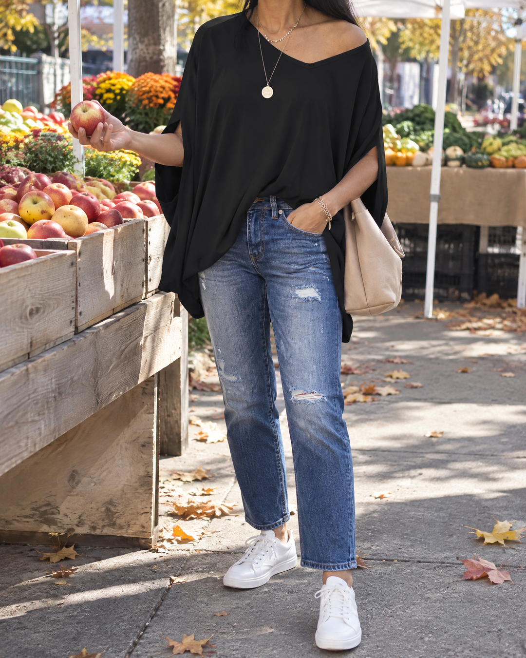 Elise - Batwing Oversized Tee in black, at the farmers&