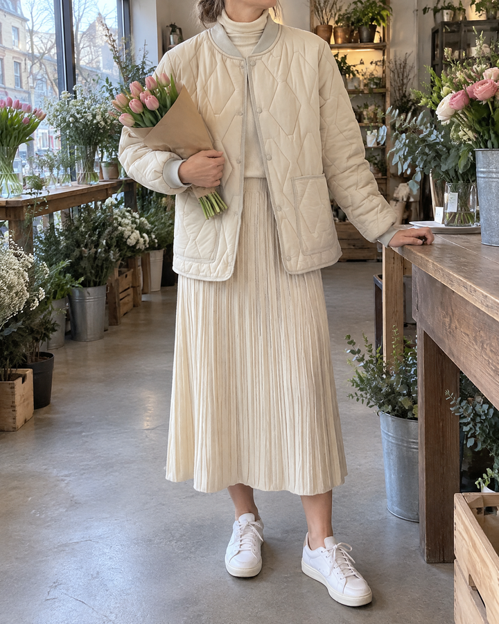 Dominique - Rib Collar Quilted Jacket in cream, in a small florist&