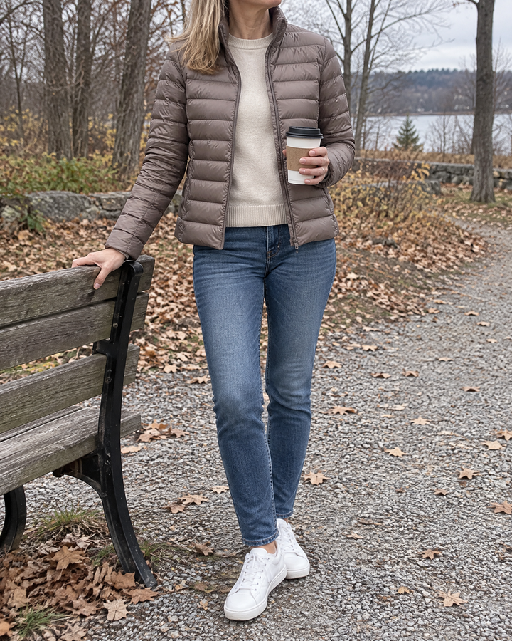 Eveline - Lightweight Puffer Jacket in taupe, in the park on a grey afternoon